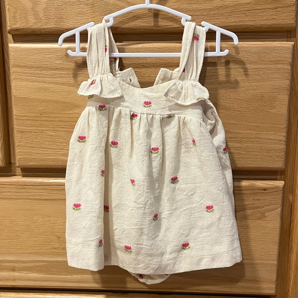 Zara baby dress NWOT in size 3-6 months. Gauze material from a smoke free home.